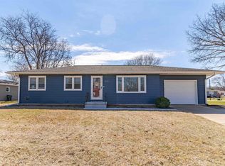 225 Oregon Rd, Cedar Falls, IA 50613