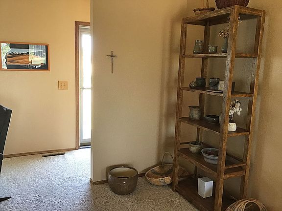 5th image of 409 Kiva Ct