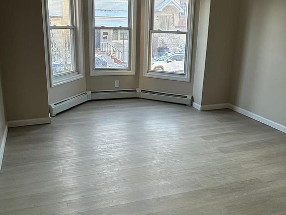 5th image of 211 Marshall St Floor 1