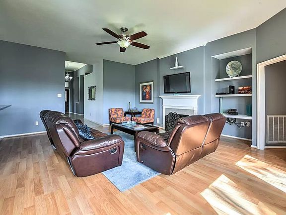 4th image of 2818 Creek Bend Dr