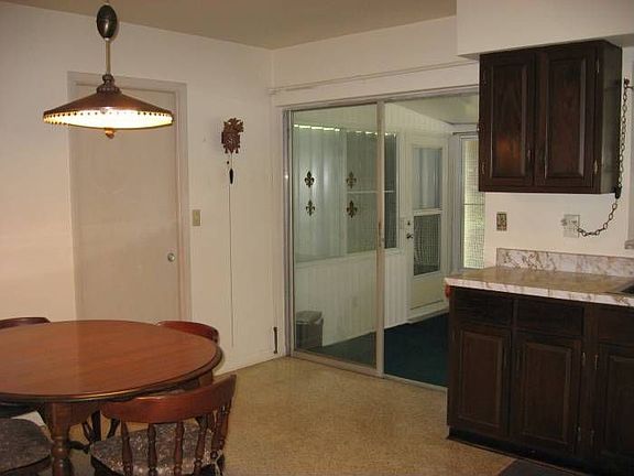 Eat-in Kitchen