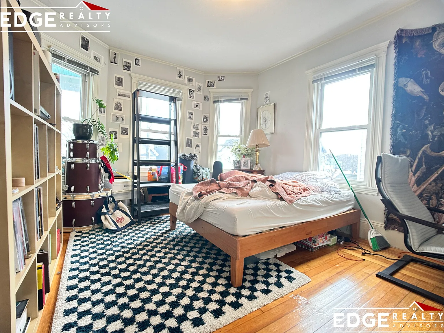 3 bed, 1100 sqft, $3,200 — Photo 2