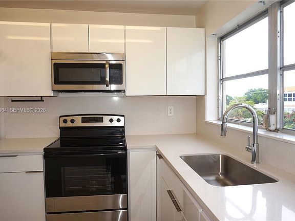 3rd image of 4044 NW 19th St #404
