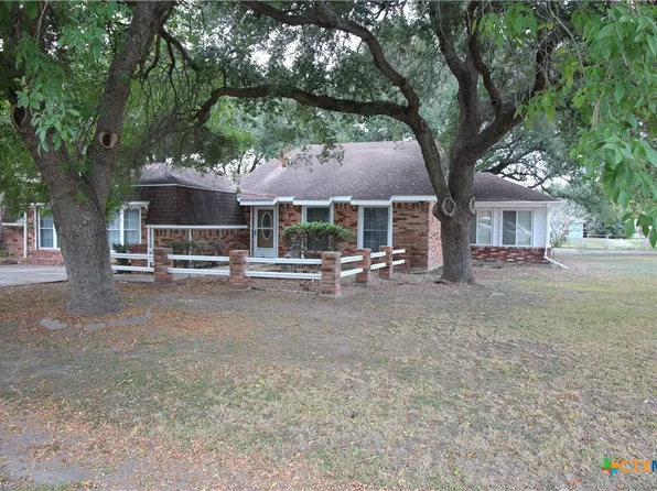216 E University Ave, Palacios, TX 77465