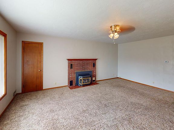 5th image of 820 W Juniper Ave