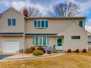 5 Irving Rd, Amityville, NY 11701