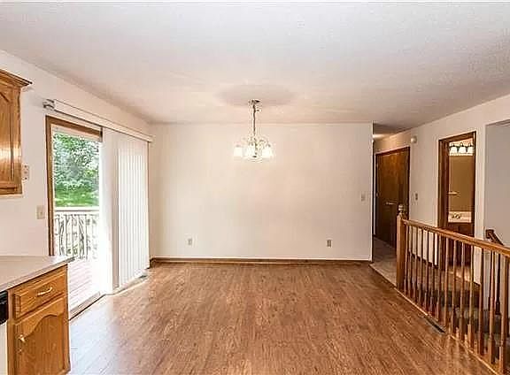 5th image of 933 Fontana Ave