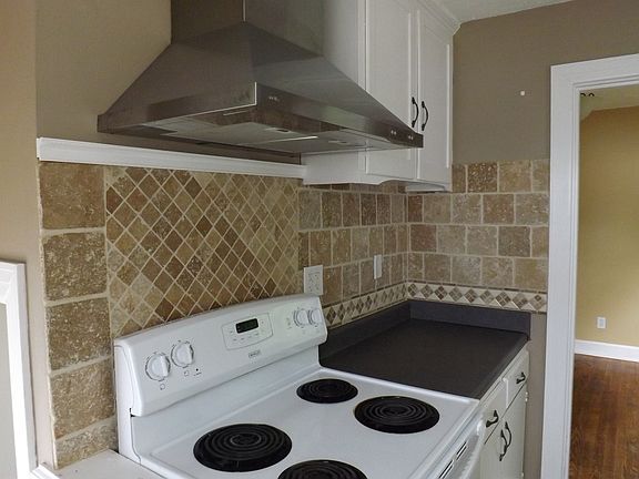 Kitchen with tile backsplash