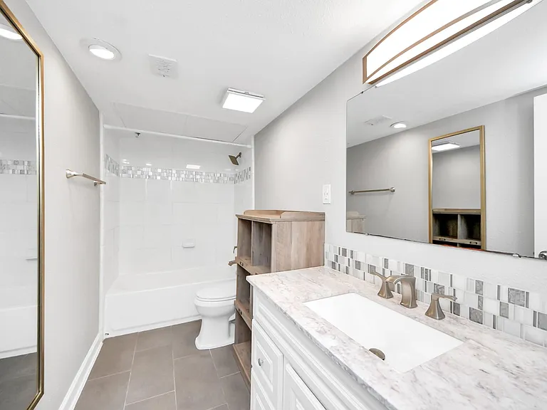 2224 S Piney Point Rd #227 — Photo 17