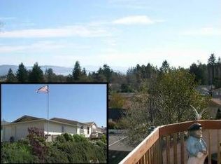 822 5th St, Brookings, OR 97415