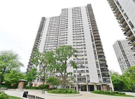2nd image of 1360 N Sandburg Ter APT 311