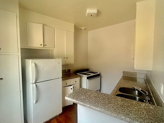 2nd image of 1428 N Havenhurst Dr #19
