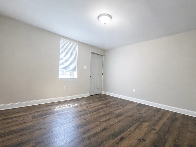 3201 E Fairmount Ave — Photo 2