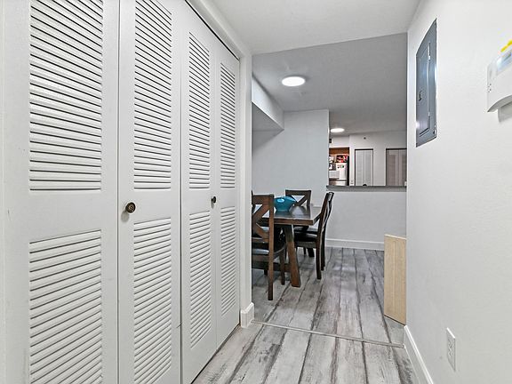 5th image of 715 Villa Circle