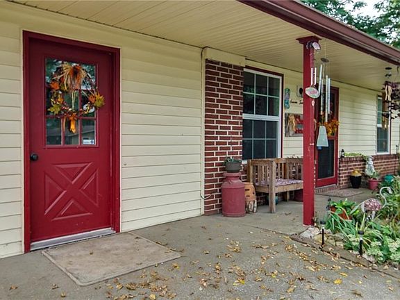 3rd image of 710 SE 10th St