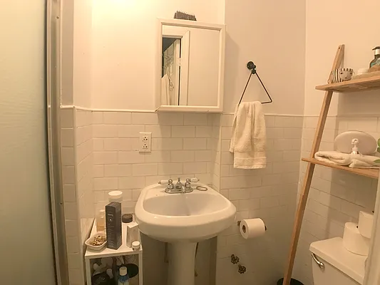 Rented by Bond New York | media 29