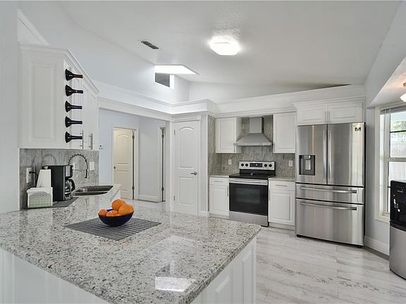 5th image of 11 Cherry Dr