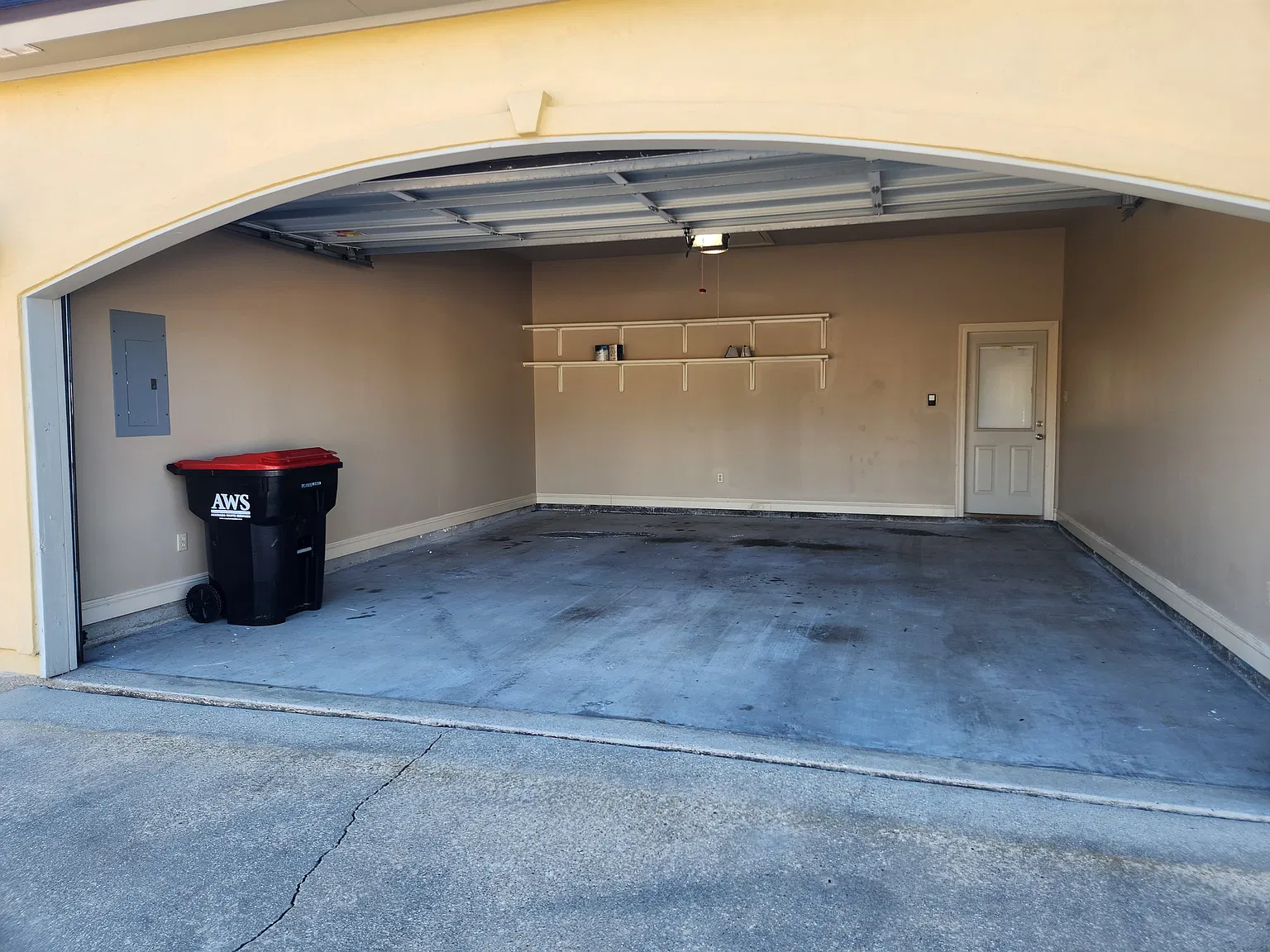 3 bed, 2.5 bath, 1600 sqft, $1,795 — Photo 2