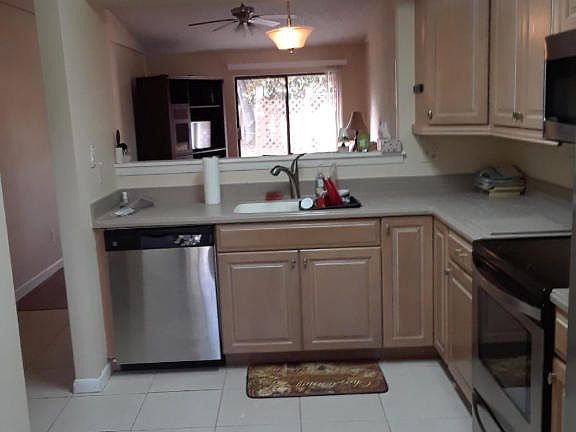 3rd image of 995 Fox Trace Ct