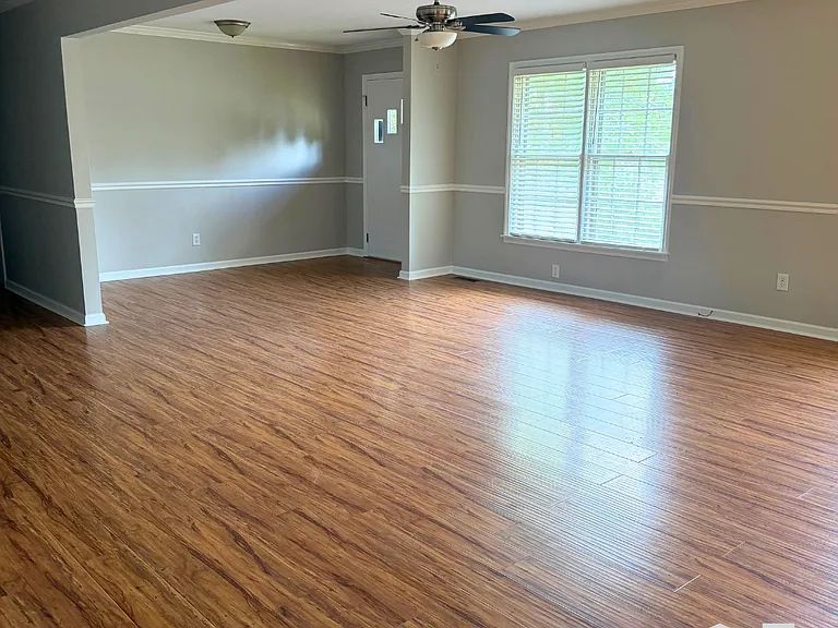 2370 Roberts Ln — Photo 2