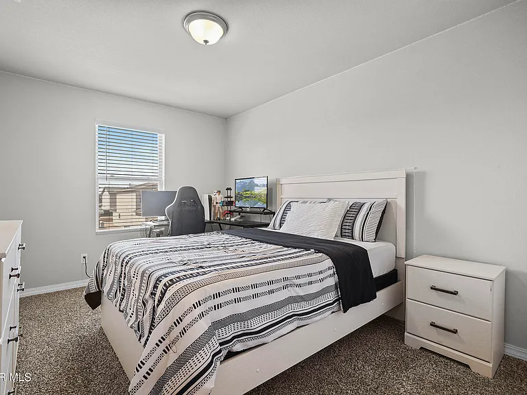 12245 Desert Pine Ave — Photo 11