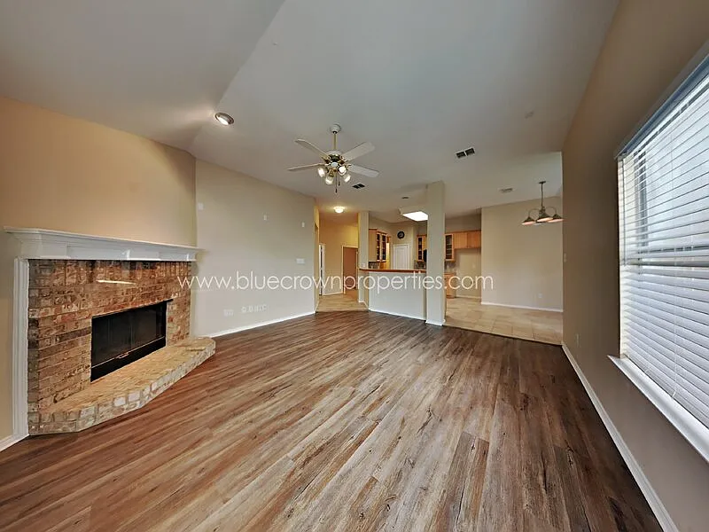 3 bed, 2.0 bath, 1553 sqft, $2,200 — Photo 2