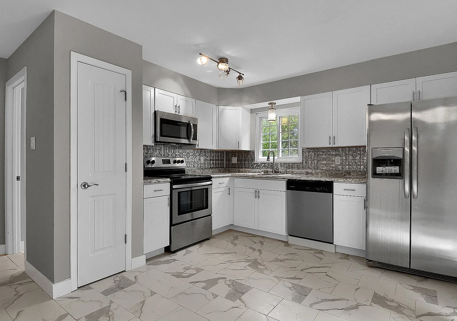 Renovated One Bedroom!! — Photo 4