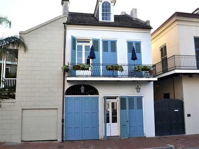 1st image of 910 Orleans St