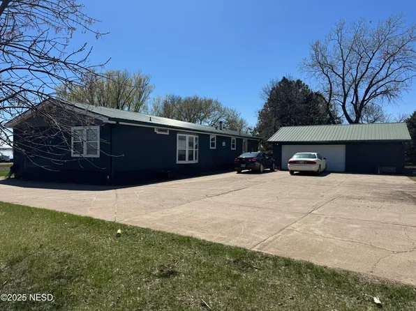 1436 33rd St SW, Watertown, SD 57201