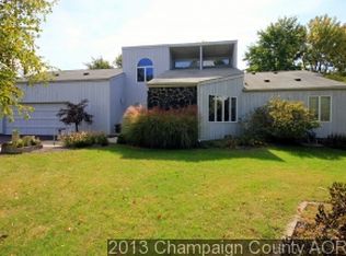 2013 E Meadowlake Dr, Mahomet, IL 61853