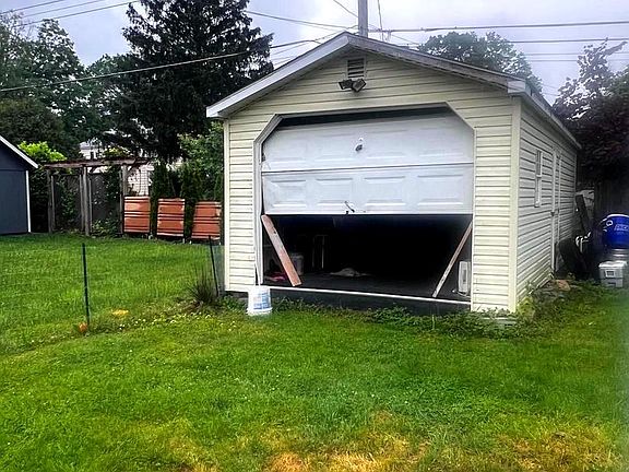 5th image of 198 Oxford Cir