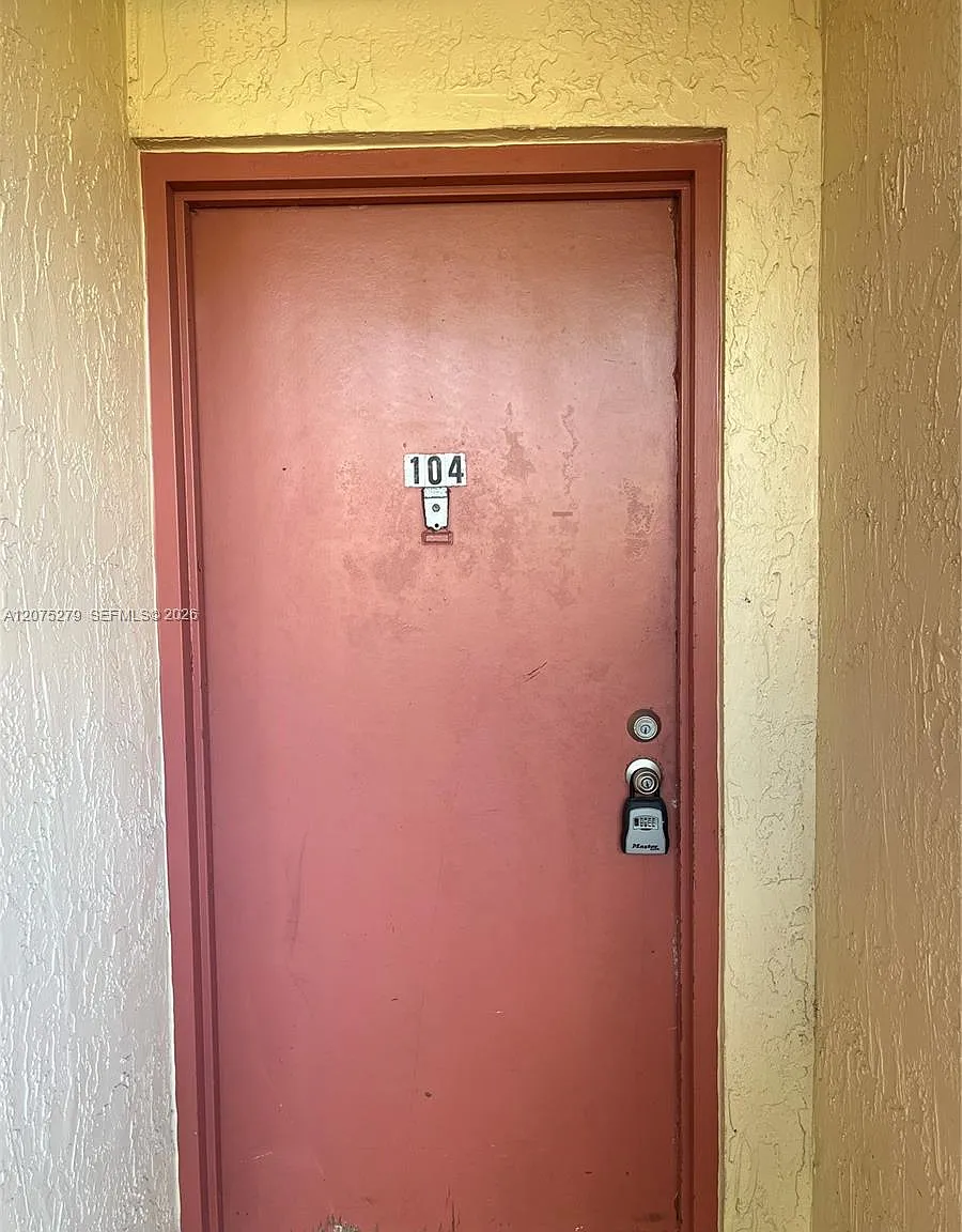 Miramar Club Condominium — Photo 3