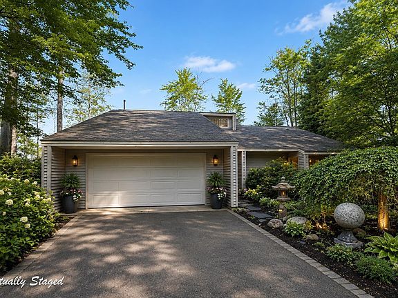 3rd image of 9948 Harmony Dr