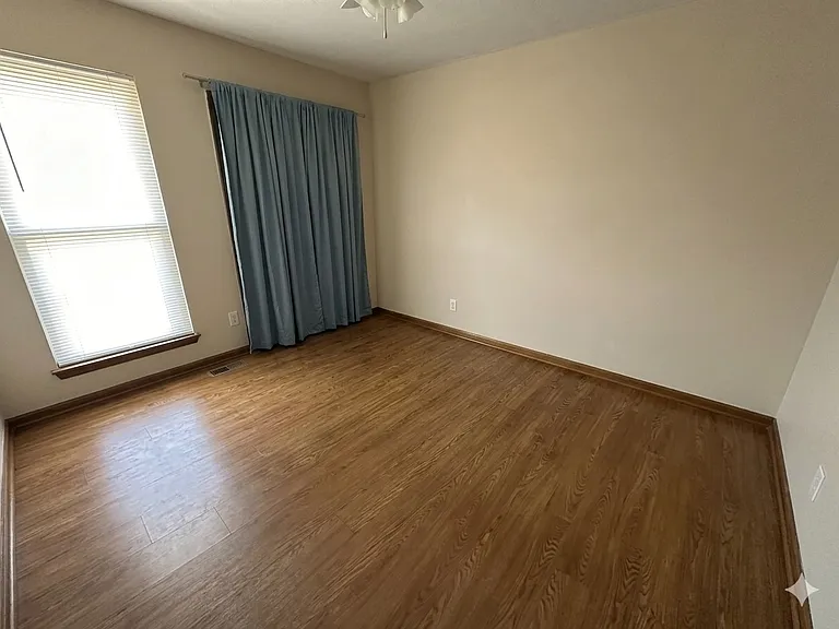 1531 Whitehall Blvd — Photo 13