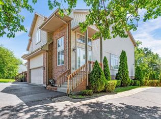 517 S Roselle Rd, Roselle, IL 60172