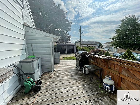 3rd image of 17 Mills Ave