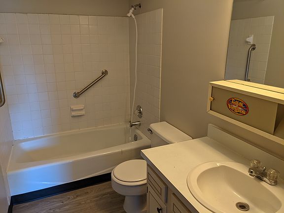 5th image of 45 Coventry Dr APT 2B