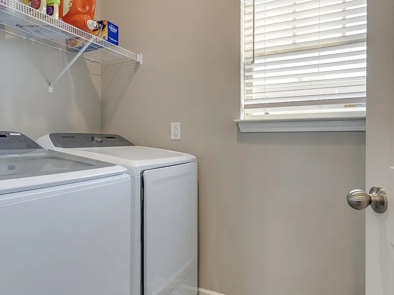 2110 Oak Dr — Photo 13