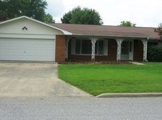 730 Martha Ln, Flora, IL 62839