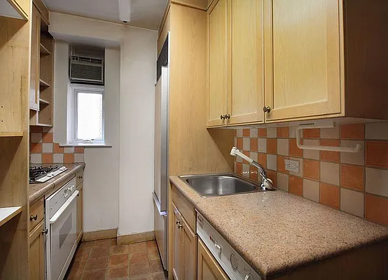 Sold by Warburg | media 16