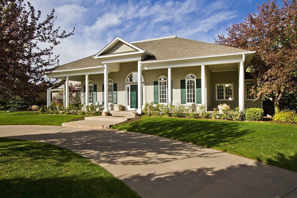 Exterior - Front