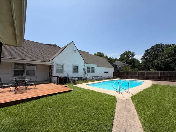 701 Market St E, Honey Grove, TX 75446