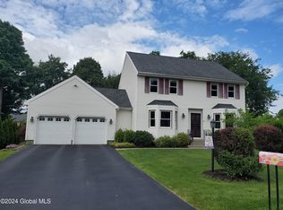 6 Heath Ct, Schenectady, NY 12309