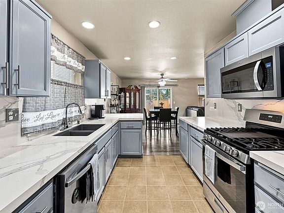 3rd image of 211 177th Street E