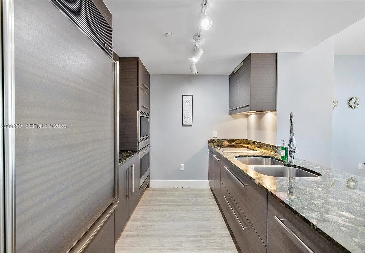 Icon Brickell Condo No 3 — Photo 3