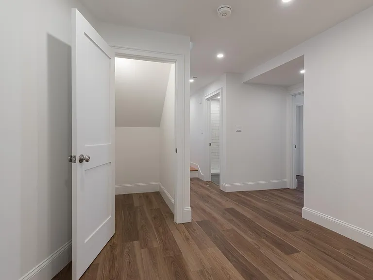 143 E Cottage St #1 — Photo 9