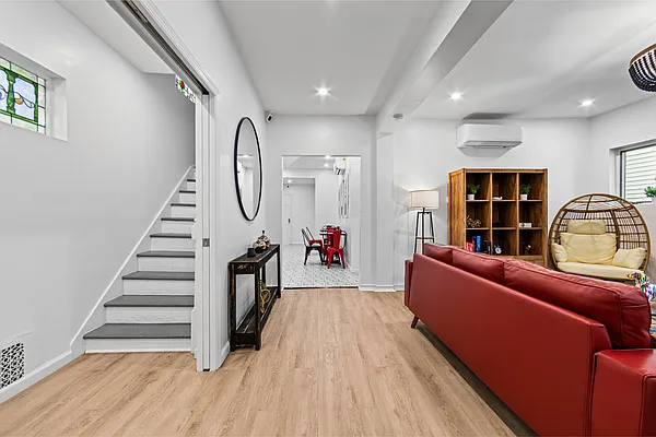 Rented by Aron Fried, LREB | media 6