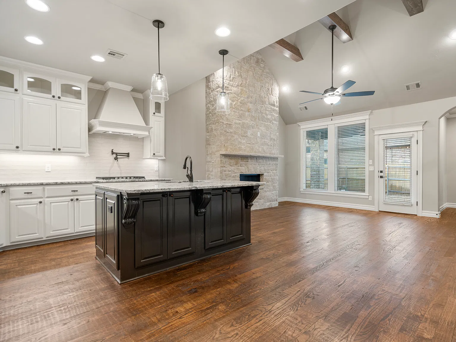 3 bed, 2007 sqft, $2,750 — Photo 3