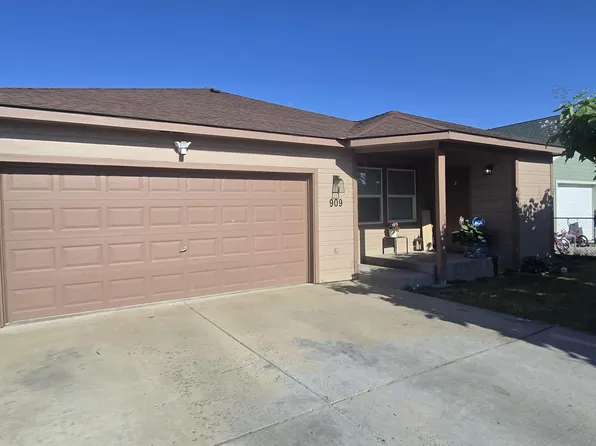 909 Baker Ct, Yakima, WA 98901