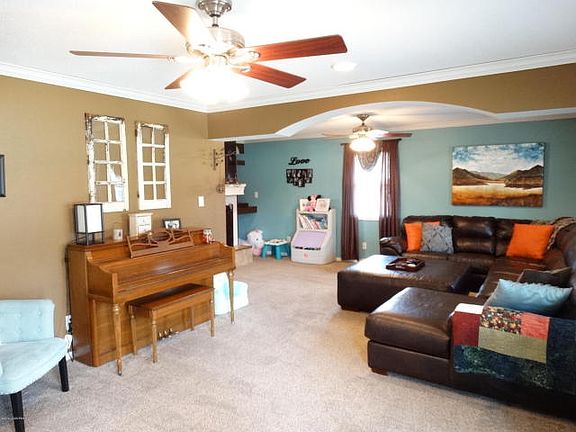 3rd image of 207 Knaebel Ln